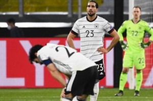 500彩票-变阵三后卫=场面失控 欧洲杯将至勒夫如何应对？