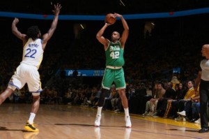 500万网彩票网-家有一老如有一宝！总决赛老处男霍福德决定G1胜负